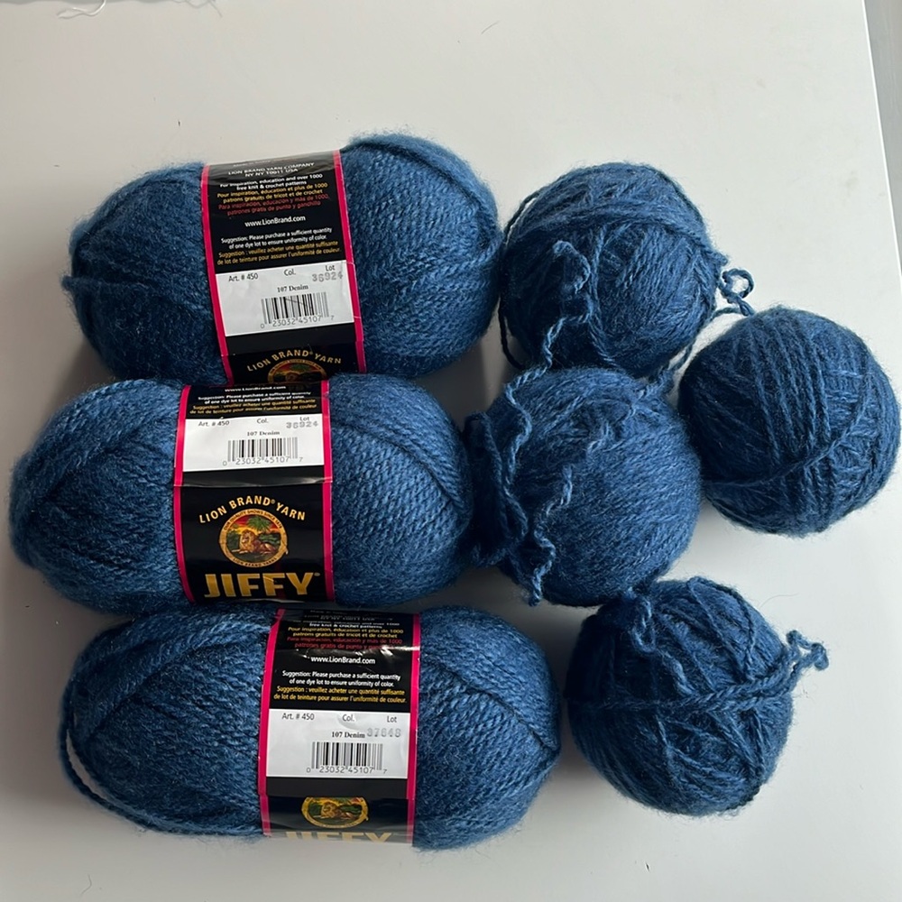 Lion Brand Yarn. Lot of 7 skein of Jiffy Yarn. 100% acrylic. New